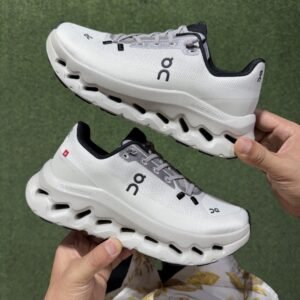 On Cloudtilt soft and comfortable low-top running shoes