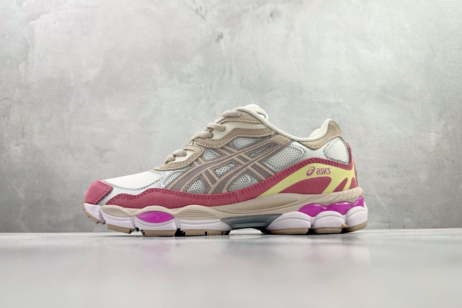 Asics GEL-NYC beige pink 1203A383-104