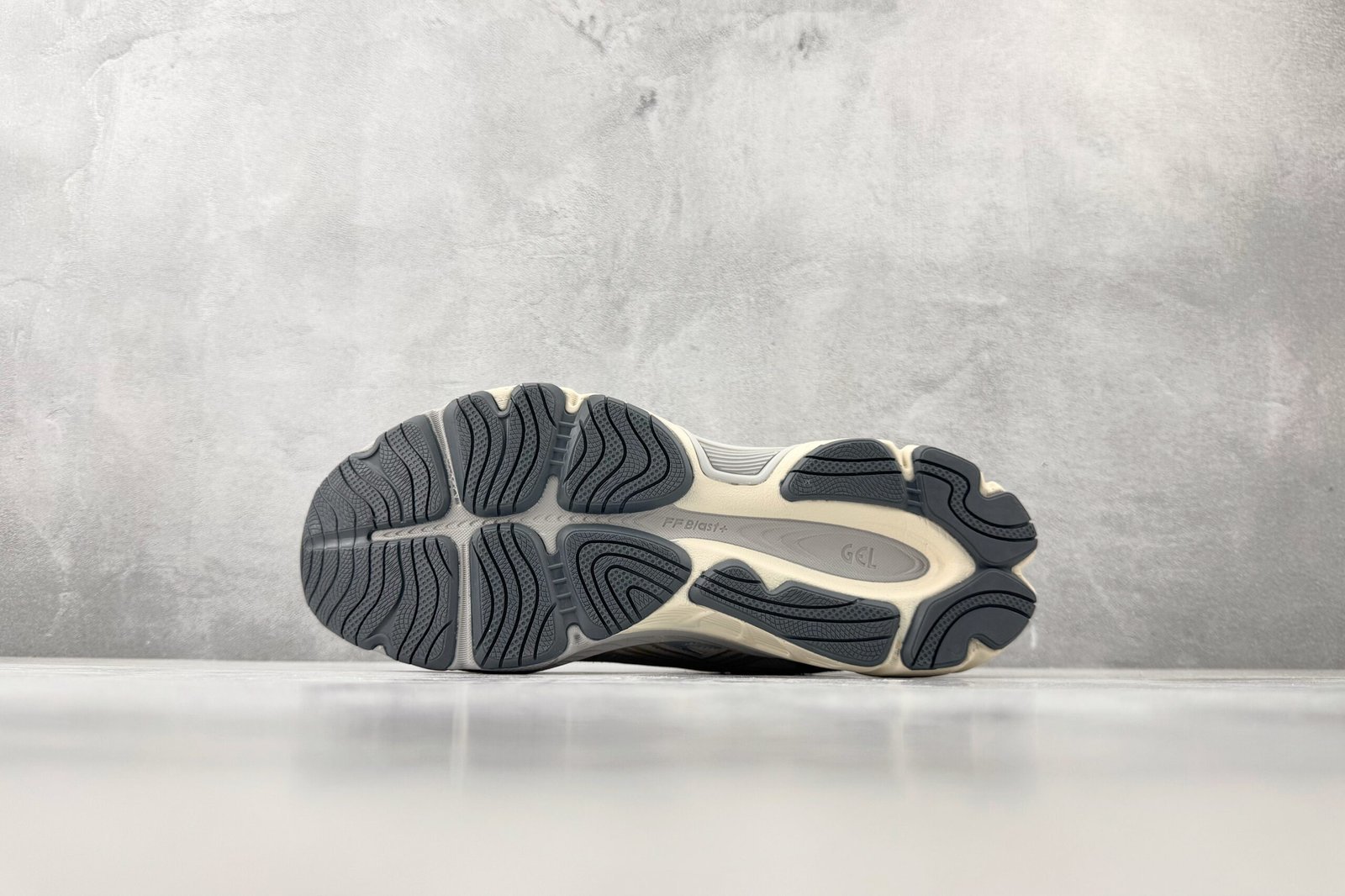 ASICS Gel-NYC 2.0 light gray 1203A895-100 - Image 4