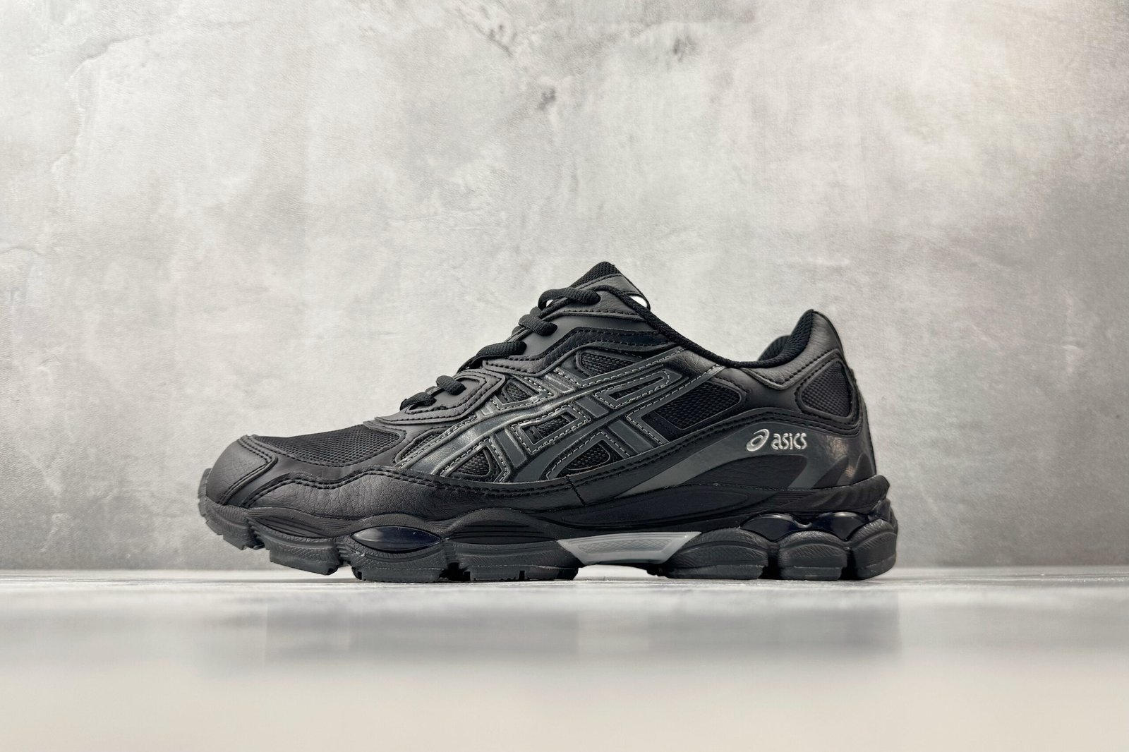 Asics Gel NYC black 1203A280-003